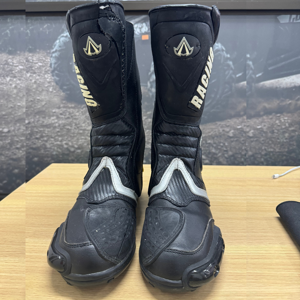 Pre-Loved (USED) Vega Sport 2 Black Boots-(UK 7)